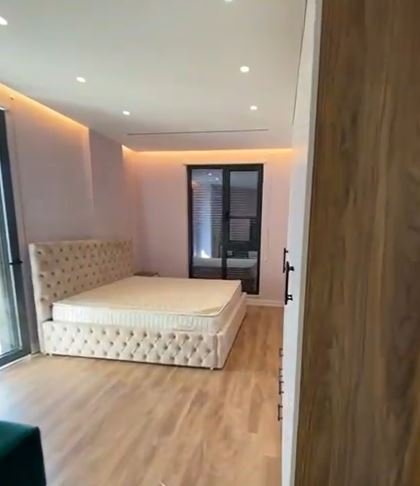 Tirane, jepet me qera apartament 3+1 Kati 7, 1.000 m² 1.001 € (Porcelan)