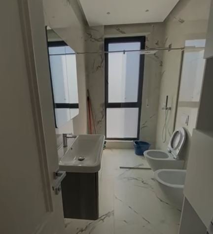 Tirane, jepet me qera apartament 3+1 Kati 7, 1.000 m² 1.001 € (Porcelan)