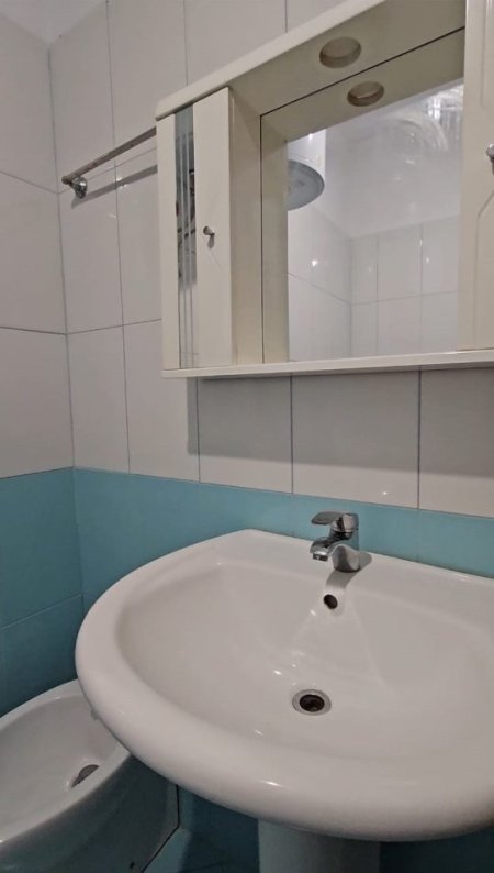Tirane, jepet me qera apartament 1+1+Ballkon Kati 4, 58 m² 380 € (Misto Mame (Pallatet cabej ))
