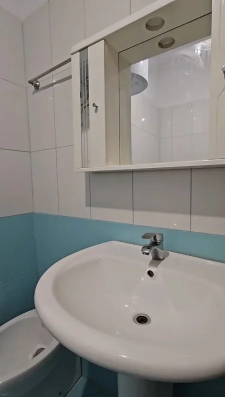 Tirane, jepet me qera apartament 1+1+Ballkon Kati 4, 58 m² 380 € (Misto Mame (Pallatet cabej ))
