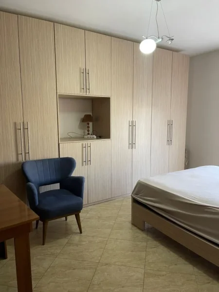 Tirane, shitet apartament 2+1+Ballkon , 115 m² 165.000 € (Rruga e Kavajes)