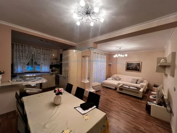 Durres, jepet me qera apartament 1+1 Kati 11, 104 m² 600 € (VOLLGA DURRES)