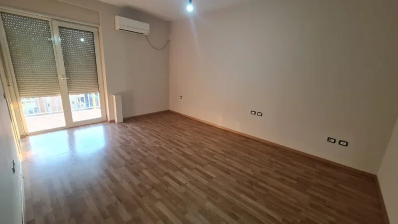 Tirane, jepet me qera per Zyre super Apartament 4+1, Kati 6 ne pallat te ri me ashensor, 178 m², 800 € (Don Bosko)