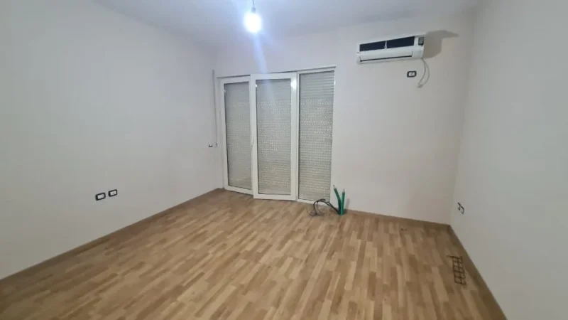 Tirane, jepet me qera per Zyre super Apartament 4+1, Kati 6 ne pallat te ri me ashensor, 178 m², 800 € (Don Bosko)