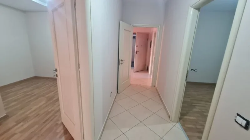 Tirane, jepet me qera per Zyre super Apartament 4+1, Kati 6 ne pallat te ri me ashensor, 178 m², 800 € (Don Bosko)