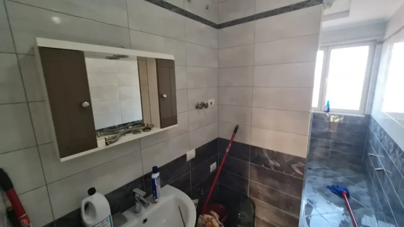 Tirane, jepet me qera per Zyre super Apartament 4+1, Kati 6 ne pallat te ri me ashensor, 178 m², 800 € (Don Bosko)