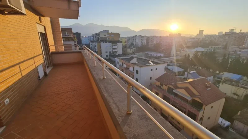 Tirane, jepet me qera per Zyre super Apartament 4+1, Kati 6 ne pallat te ri me ashensor, 178 m², 800 € (Don Bosko)