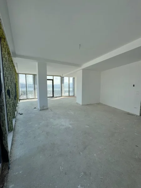 Tirane, shitet 3+1+Ballkon Kati 9, 216 m² 645.000 € (rruga e kosovareve)