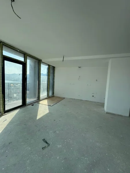 Tirane, shitet 3+1+Ballkon Kati 9, 216 m² 645.000 € (rruga e kosovareve)