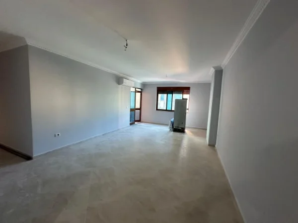 Tirane, jepet me qera apartament 2+1+Ballkon Kati 3, 125 m² 600 € (QIRA APARTAMENT PER ZYRA OSE BANIM!)