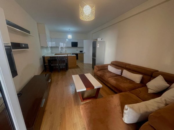 Tirane, jepet me qera apartament 2+1+Ballkon Kati 2, 550 €