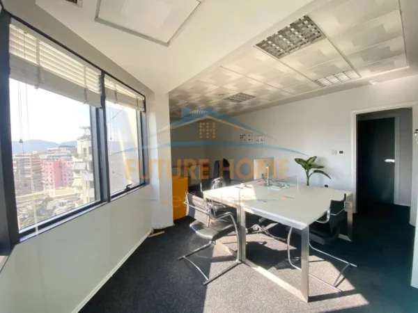 Tirane, jepet me qera zyre Kati 11, 118 m² 2.500 € (BULEVARDI DESHMORET E KOMBIT)