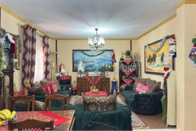 Tirane, shitet Vile 3+1+Ballkon , 800 m² 350.000 € (Peze-Helmes)