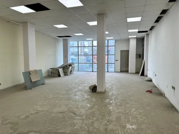 Tirane, jap me qera dyqan Kati 1, 2.000 €