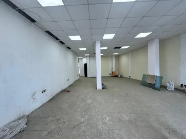 Tirane, jap me qera dyqan Kati 1, 2.000 €