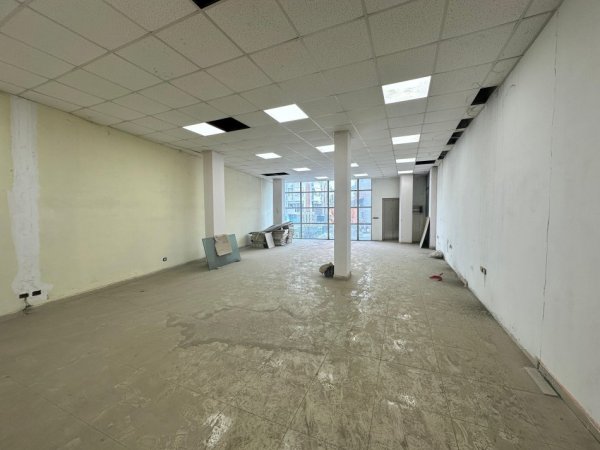 Tirane, jap me qera dyqan Kati 1, 2.000 €