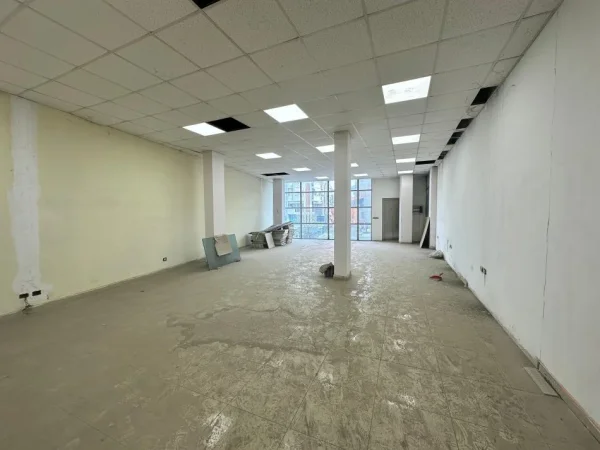 Tirane, jap me qera dyqan Kati 1, 2.000 €