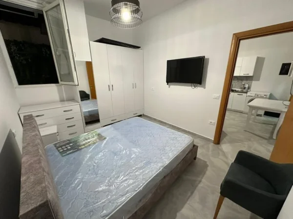 Tirane, jepet me qera apartament 1+1 Kati 4, 67 m² 400 € (21 DHJETORI)