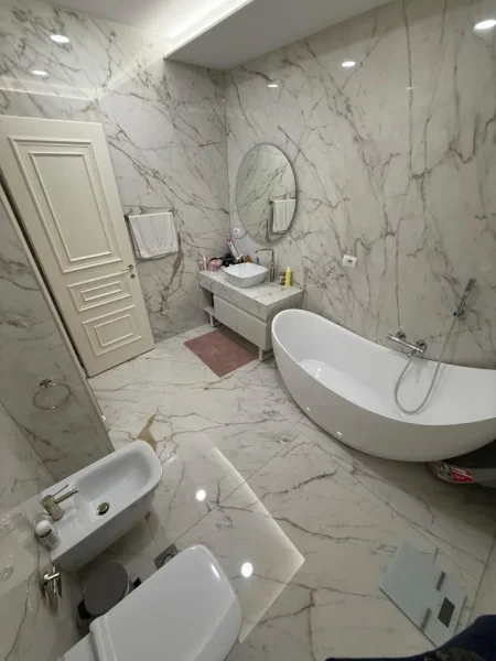 Tirane, shitet apartament 3+1+Ballkon Kati 2, 172 m² 370.000 € (Kopshti Botanik)