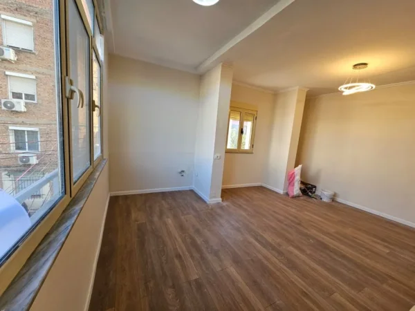 Tirane, shitet apartament 2+1+Ballkon Kati 2, 80 m² 145.000 € (Brryli)