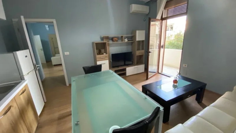 Tirane, jepet me qera apartament 1+1 Kati 2, 60 m² 450 € (Ali Demi, prane Fushes)