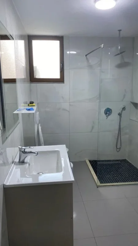 Tirane, jepet me qera apartament 1+1 Kati 2, 60 m² 450 € (Ali Demi, prane Fushes)