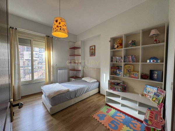 Tirane, jepet me qera 2+1 Kati 4, 97 m² 650 € (rruga e barrikadave)
