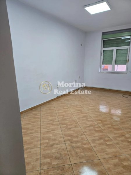 Tirane, jepet me qera apartament 2+1 Kati 3, 75 m² 600 € (Kinema Agimi, Bulevardi Bajram Curri)