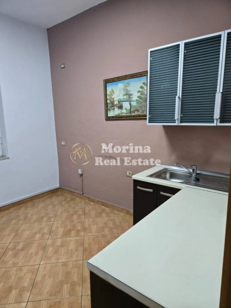 Tirane, jepet me qera apartament 2+1 Kati 3, 75 m² 600 € (Kinema Agimi, Bulevardi Bajram Curri)