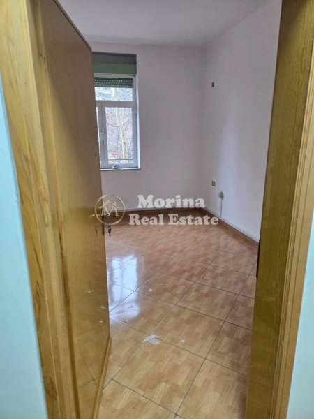 Tirane, jepet me qera apartament 2+1 Kati 3, 75 m² 600 € (Kinema Agimi, Bulevardi Bajram Curri)
