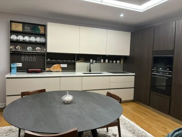 Tirane, shitet apartament 3+1+Ballkon Kati 5, 171 m² 395.000 € (Kopshti Botanik)