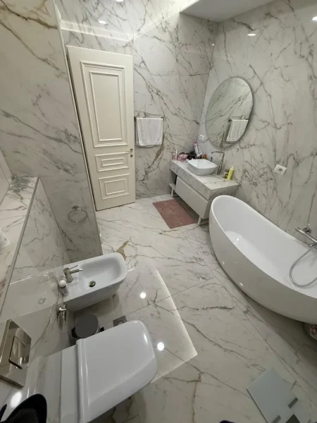 Tirane, shitet apartament 3+1+Ballkon Kati 5, 171 m² 395.000 € (Kopshti Botanik)