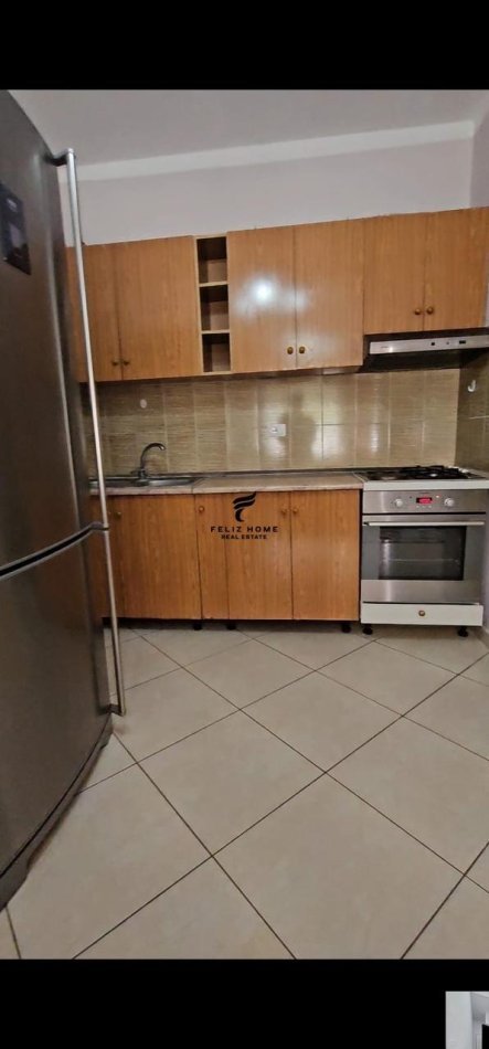 Tirane, jepet me qera apartament 1+1+Ballkon Kati 4, 65 m² 380 € (KOMBINAT)