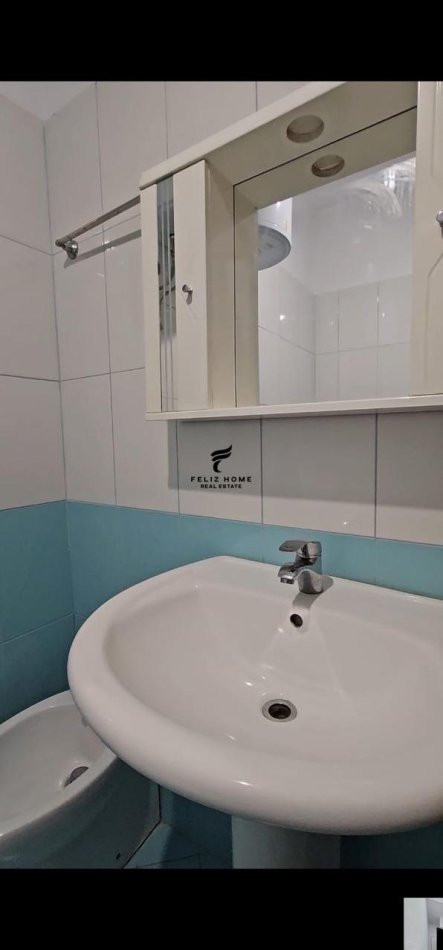 Tirane, jepet me qera apartament 1+1+Ballkon Kati 4, 65 m² 380 € (KOMBINAT)