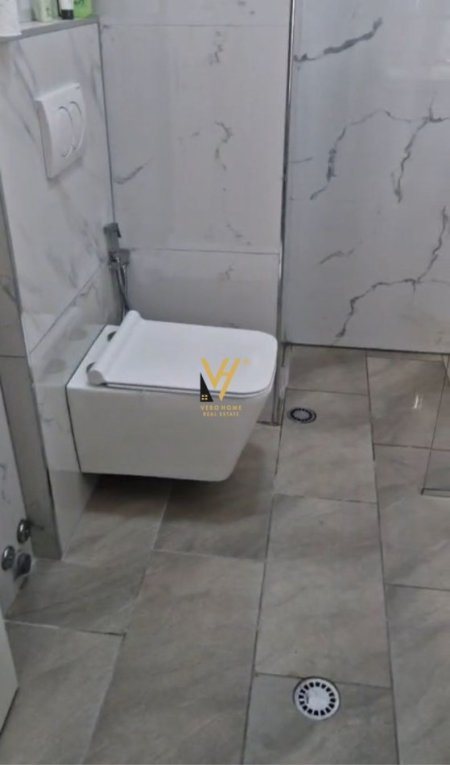 Tirane, jepet me qera apartament 2+1+Ballkon Kati 2, 90 m² 600 € (VILAT GJERMANE)