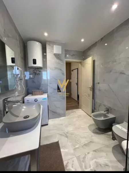 Tirane, jepet me qera apartament 1+1+Ballkon Kati 11, 70 m² 1.200 € (BULEVARDI ZOGU I PARE)