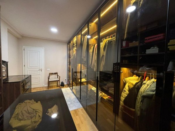 Tirane, shitet apartament 3+1 Kati 5, 172 m² 395.000 € (Kopshti Botanik)