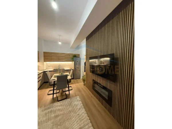 Tirane, jepet me qera apartament 1+1 Kati 6, 50 m² 400 € (ALI DEMI)