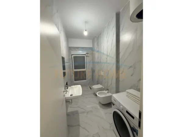 Tirane, jepet me qera apartament 1+1 Kati 6, 50 m² 400 € (ALI DEMI)