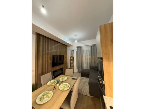 Tirane, jepet me qera apartament 1+1 Kati 6, 50 m² 400 € (ALI DEMI)