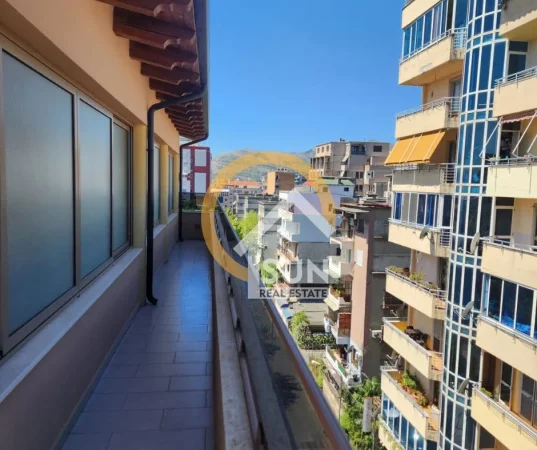 Shkoder, jepet me qera ambjent biznesi Kati 5, 370 m² (rr. Hasan Riza Pasha)