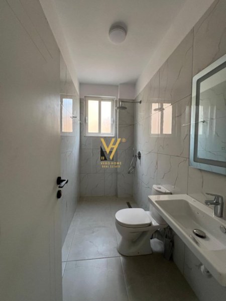 Tirane, jepet me qera apartament 2+1+Ballkon Kati 2, 112 m² 550 € (VILAT GJERMANE)