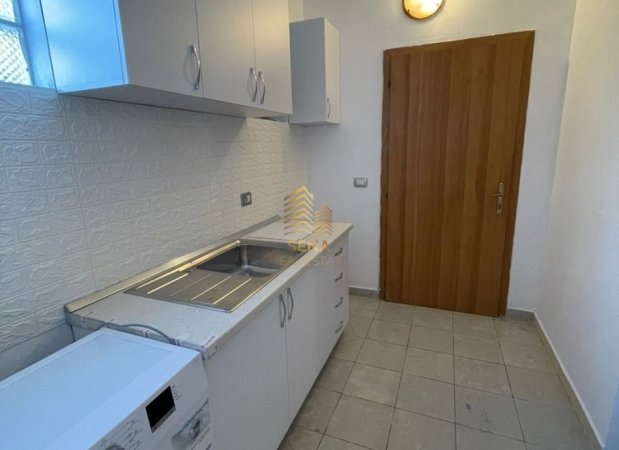 Tirane, jepet me qera apartament 1+1 Kati 1, 80 m² 950 € (Rruga Don Bosko)