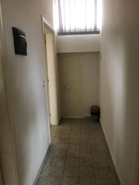 Tirane, jepet me qera zyre Kati 2, 52 m² 200 € (Hoxha Tahsin)