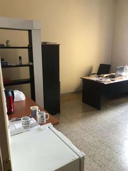 Tirane, jepet me qera zyre Kati 2, 52 m² 200 € (Hoxha Tahsin)