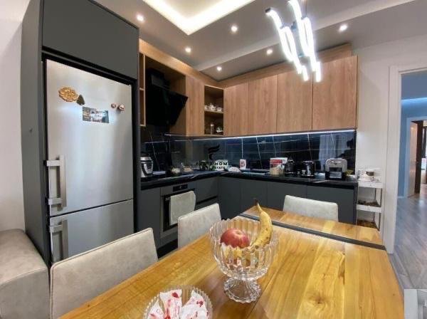Tirane, shitet apartament 2+1+Ballkon Kati 3, 102 m² 187.000 € (KINOSTUDIO)