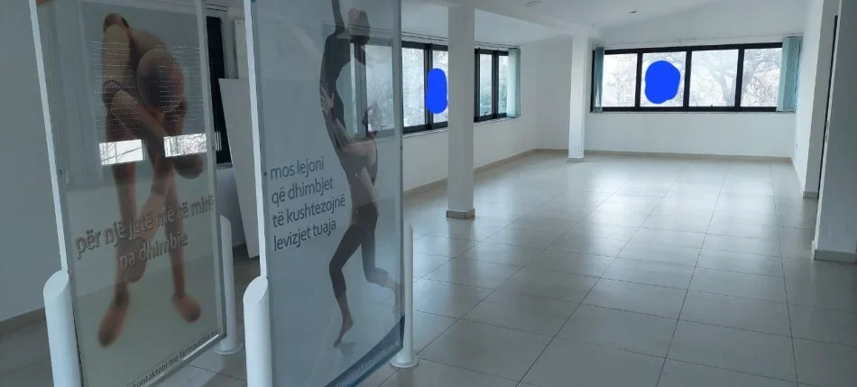 Tirane, jepet me qera zyre Kati 2, 230 m² 1.800 € (Rruga Vllazen Huta)