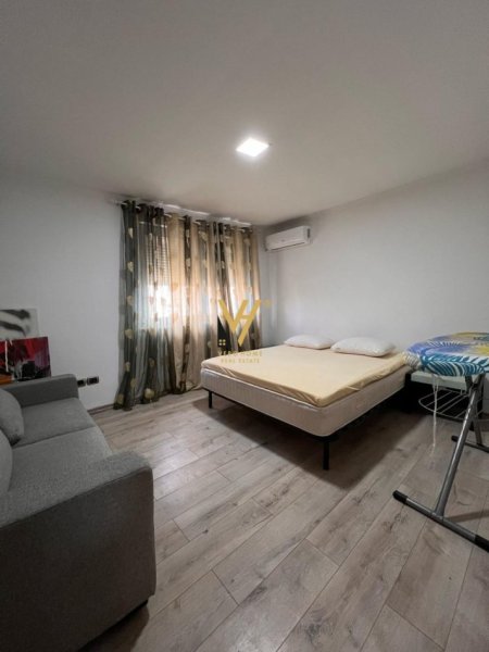 Tirane, jepet me qera apartament 2+1+Ballkon Kati 4, 80 m² 850 € (QENDER)