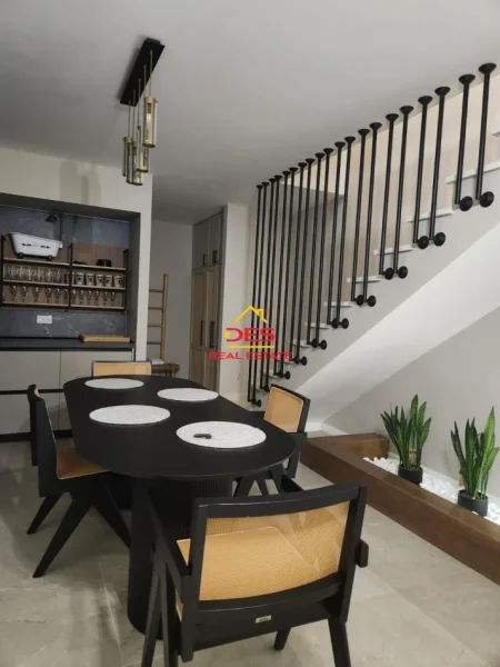 Vlore, shitet apartament duplex 2+1+Ballkon Kati 1, 120 m² (Rruga Aleksandër Moisiu)