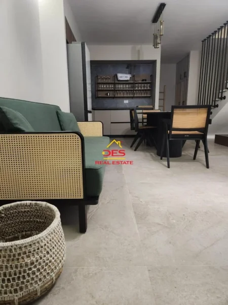 Vlore, shitet apartament duplex 2+1+Ballkon Kati 1, 120 m² (Rruga Aleksandër Moisiu)